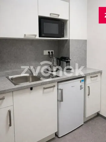 Pronájem kanceláře, Zlín, třída Tomáše Bati, 36 m2
