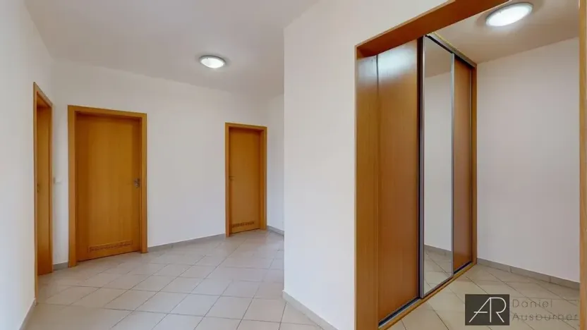 Pronájem bytu 3+kk, Praha - Podolí, Jeremenkova, 84 m2