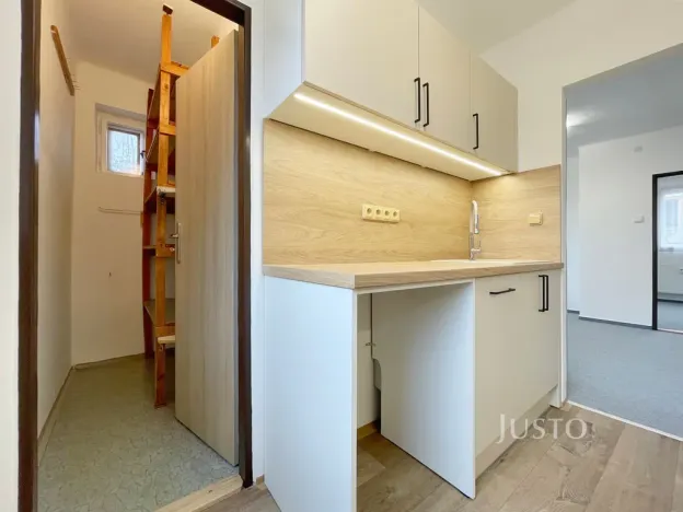 Pronájem bytu 3+1, Praha, Za humny, 66 m2