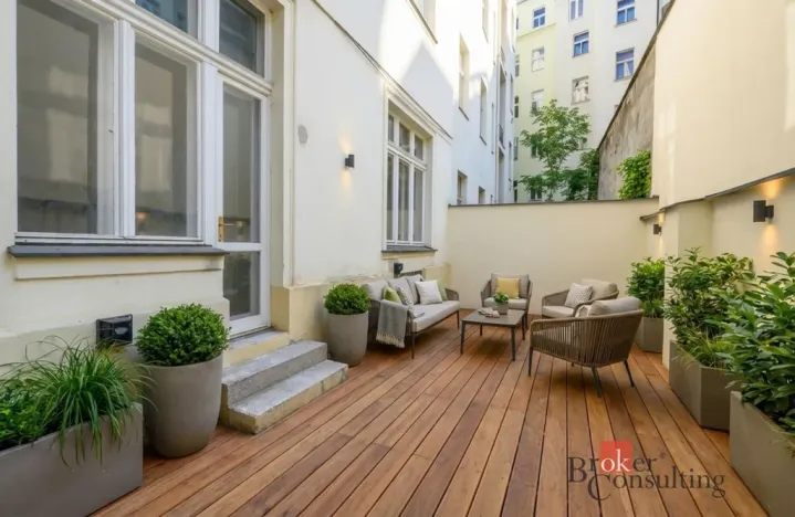 Prodej bytu 3+kk, Praha - Staré Město, U milosrdných, 73 m2