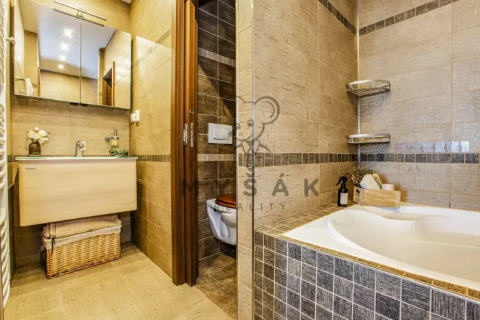 Prodej bytu 3+1, Třeboň - Třeboň II, Táboritská, 67 m2