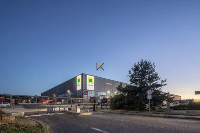 Pronájem obchodního prostoru, Kozomín, 758 m2