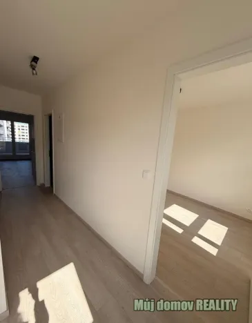 Pronájem bytu 2+kk, Praha - Vysočany, Poděbradská, 53 m2