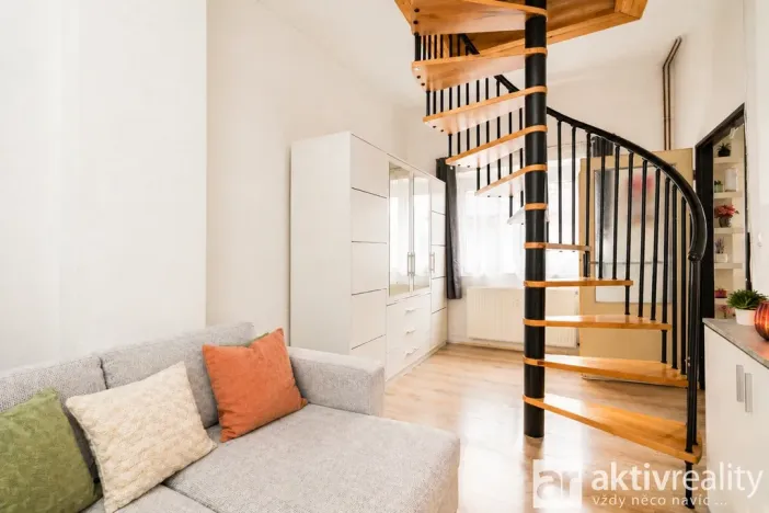 Prodej rodinného domu, Dolní Zálezly, Mírové náměstí, 250 m2