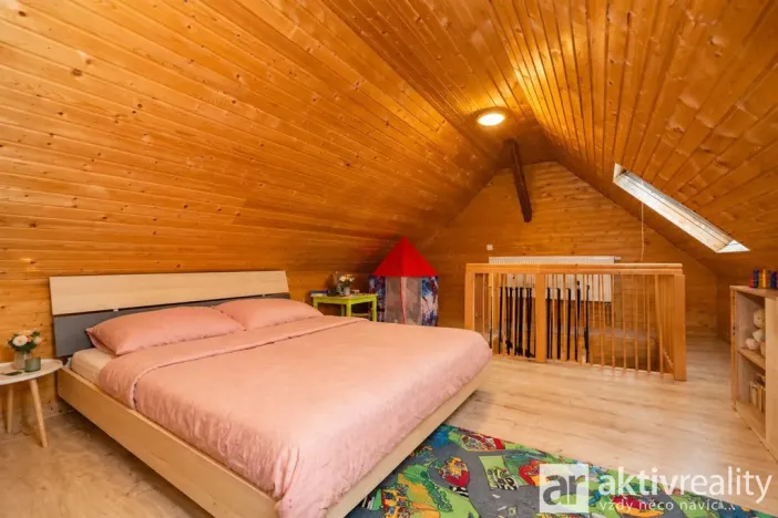 Prodej rodinného domu, Dolní Zálezly, Mírové náměstí, 250 m2