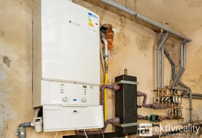 Prodej rodinného domu, Dolní Zálezly, Mírové náměstí, 250 m2