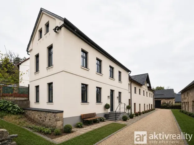 Prodej rodinného domu, Dolní Zálezly, Mírové náměstí, 250 m2