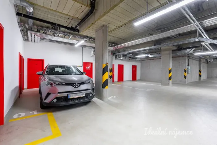 Pronájem bytu 1+kk, Praha - Smíchov, Plzeňská, 21 m2