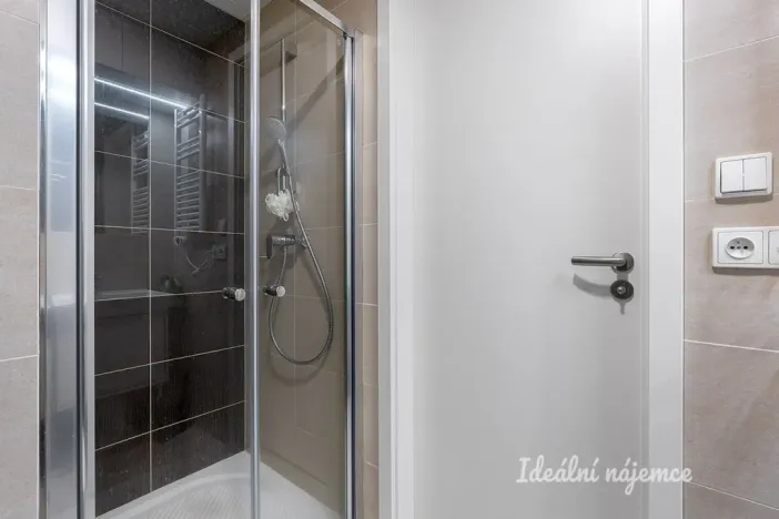 Pronájem bytu 1+kk, Praha - Smíchov, Plzeňská, 21 m2