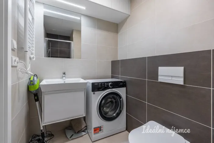 Pronájem bytu 1+kk, Praha - Smíchov, Plzeňská, 21 m2