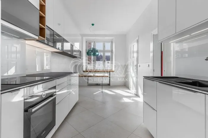 Pronájem bytu 1+1, Praha - Vršovice, Bulharská, 49 m2