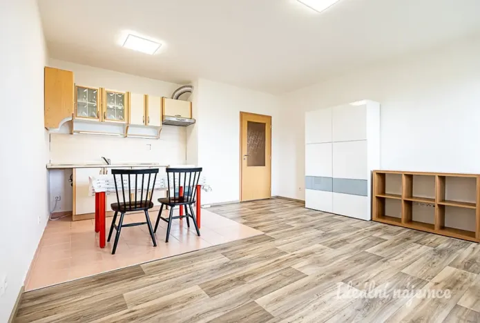 Pronájem bytu 1+kk, Praha - Horní Měcholupy, Boloňská, 32 m2