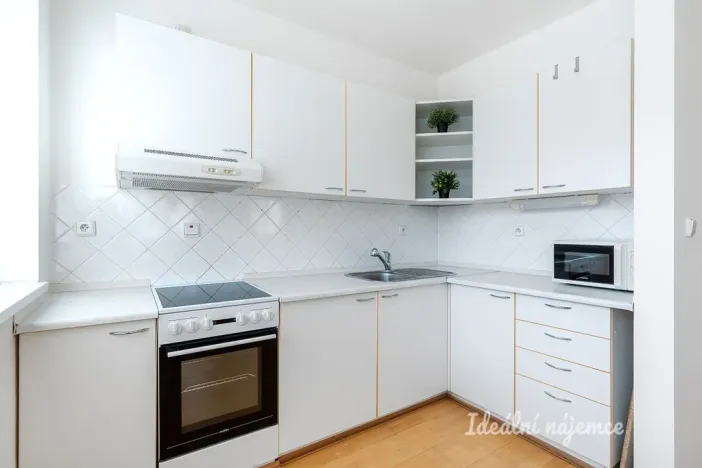 Pronájem bytu 1+kk, Praha - Košíře, Zahradníčkova, 46 m2