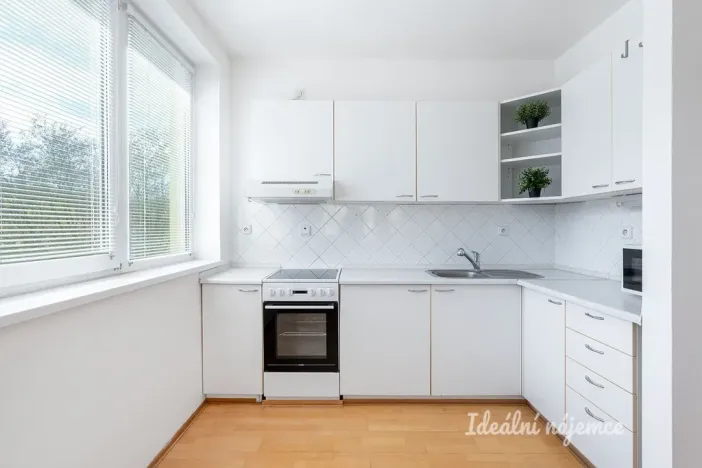 Pronájem bytu 1+kk, Praha - Košíře, Zahradníčkova, 46 m2