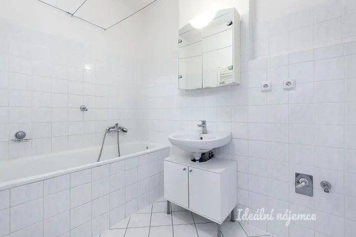 Pronájem bytu 1+kk, Praha - Košíře, Zahradníčkova, 46 m2