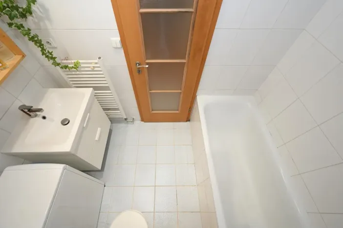 Pronájem bytu 2+kk, Praha - Holešovice, U garáží, 45 m2