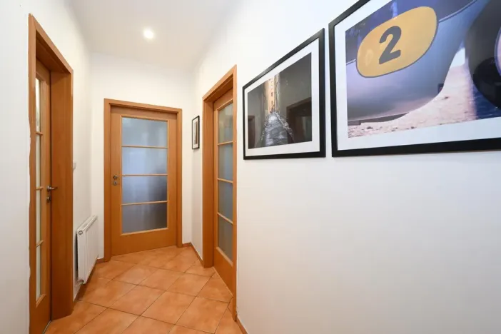 Pronájem bytu 2+kk, Praha - Holešovice, U garáží, 45 m2