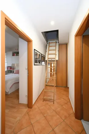 Pronájem bytu 2+kk, Praha - Holešovice, U garáží, 45 m2