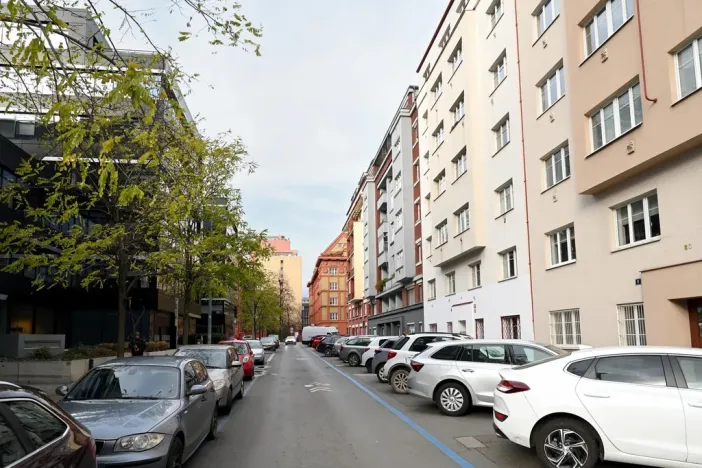 Pronájem bytu 2+kk, Praha - Holešovice, U garáží, 45 m2