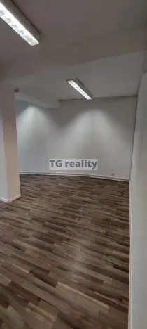 Pronájem kanceláře, Praha - Kobylisy, Nad Šutkou, 58 m2