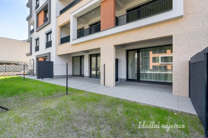 Pronájem bytu 1+kk, Praha - Hloubětín, Domalípova, 32 m2