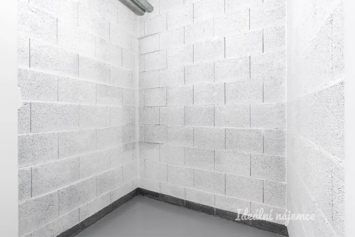 Pronájem bytu 1+kk, Praha - Hloubětín, Domalípova, 32 m2