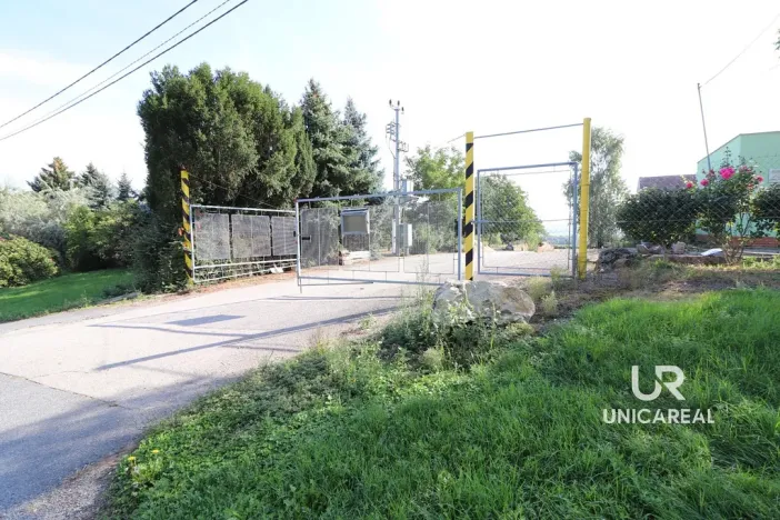 Pronájem skladu, Holubice, 1760 m2