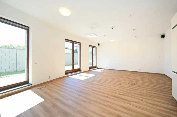 Pronájem bytu 1+kk, Praha - Liboc, Evropská, 51 m2