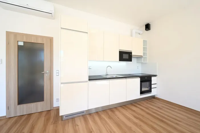 Pronájem bytu 1+kk, Praha - Liboc, Evropská, 51 m2