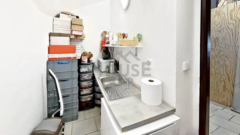 Pronájem obchodního prostoru, Praha - Kobylisy, Klapkova, 40 m2