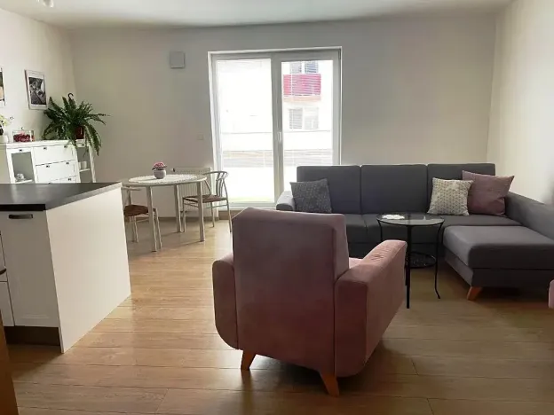 Pronájem bytu 2+kk, Jesenice, Cedrová, 65 m2