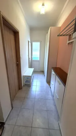 Pronájem bytu 3+1, Praha - Kobylisy, Vršní, 64 m2