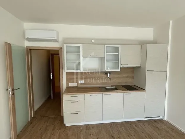 Pronájem bytu 1+kk, Praha - Vršovice, Pod soutratím, 37 m2