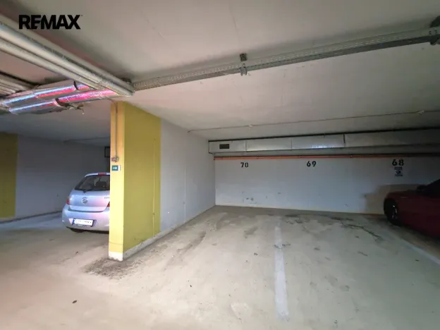 Pronájem garážového stání, Praha, Sluneční náměstí, 13 m2