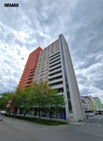 Pronájem garážového stání, Praha, Sluneční náměstí, 13 m2