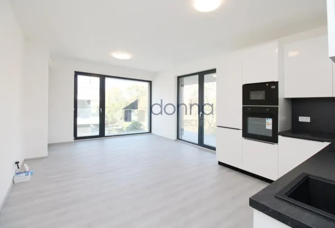 Pronájem bytu 2+kk, Praha, Kotlaska, 57 m2