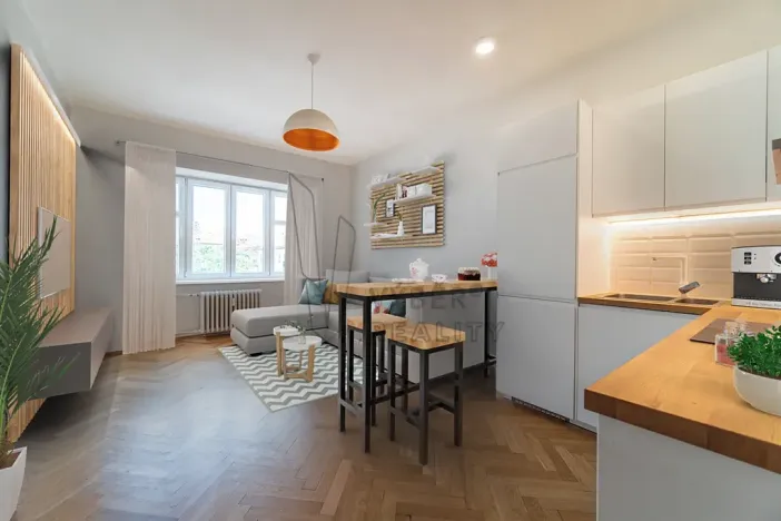 Pronájem bytu 1+kk, Praha - Smíchov, Nádražní, 28 m2