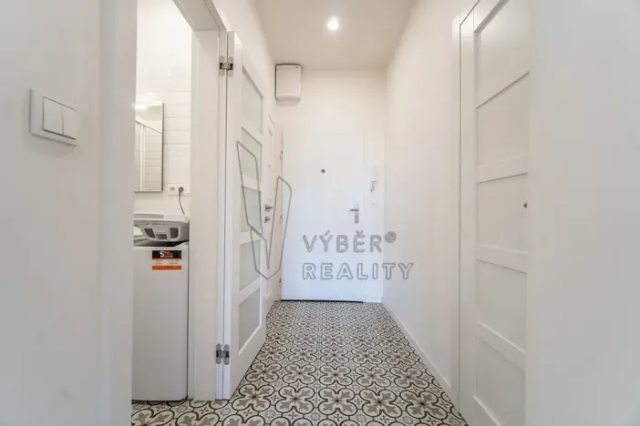 Pronájem bytu 1+kk, Praha - Smíchov, Nádražní, 28 m2