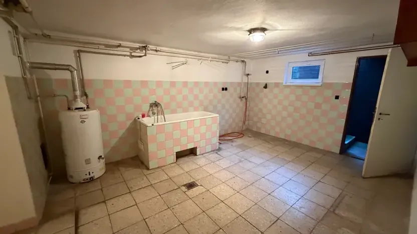 Prodej rodinného domu, Hrušovany nad Jevišovkou, 300 m2