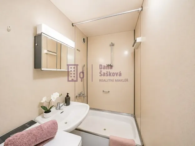 Prodej bytu 1+kk, Jindřichův Hradec - Jindřichův Hradec III, sídliště Vajgar, 28 m2