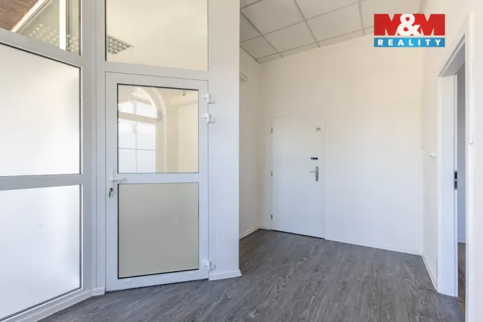 Pronájem obchodního prostoru, Nový Bor, Tržní náměstí, 53 m2