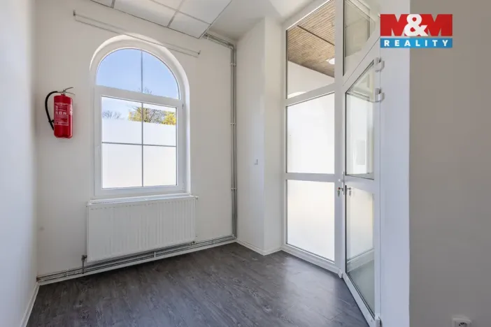 Pronájem obchodního prostoru, Nový Bor, Tržní náměstí, 53 m2