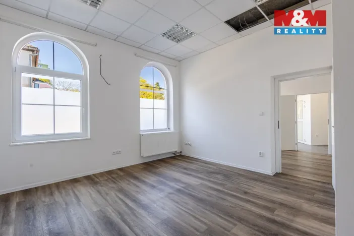 Pronájem obchodního prostoru, Nový Bor, Tržní náměstí, 53 m2