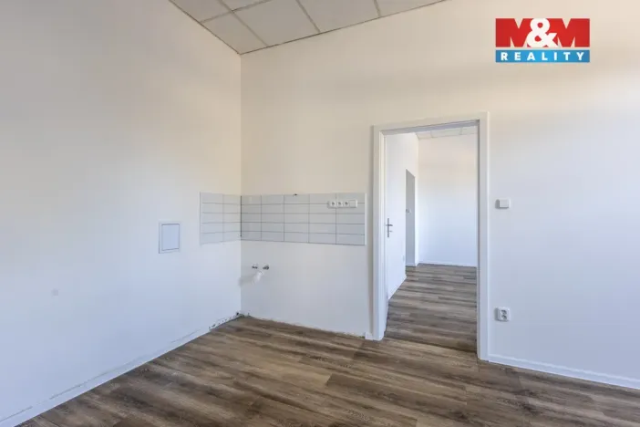 Pronájem obchodního prostoru, Nový Bor, Tržní náměstí, 53 m2