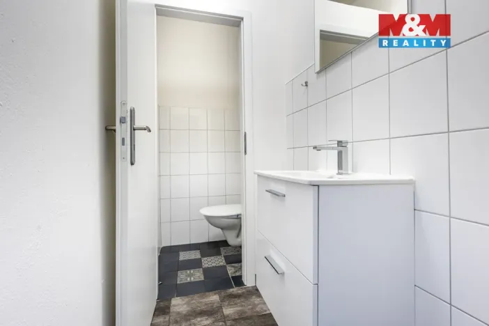 Pronájem obchodního prostoru, Nový Bor, Tržní náměstí, 53 m2