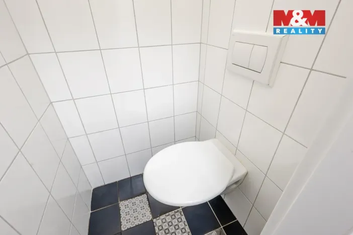 Pronájem obchodního prostoru, Nový Bor, Tržní náměstí, 53 m2