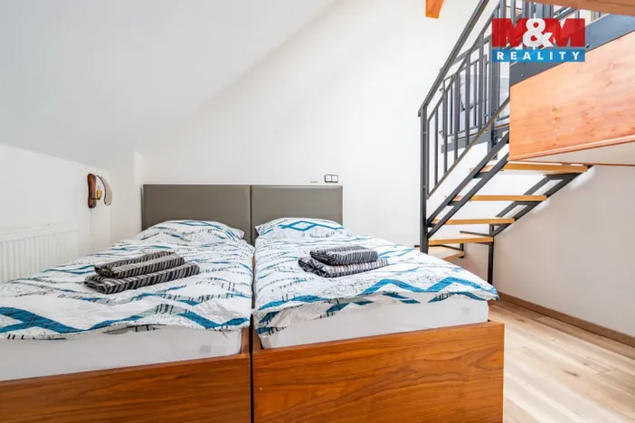 Pronájem atypického bytu, Hoštice, 60 m2