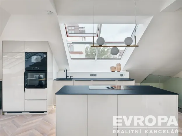 Pronájem atypického bytu, Praha - Vinohrady, Šafaříkova, 120 m2