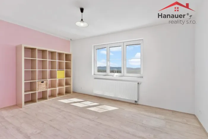 Prodej bytu 3+1, Chlumec, Stradovská, 99 m2