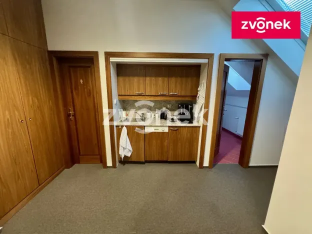 Pronájem kanceláře, Zlín, Vršava I, 460 m2